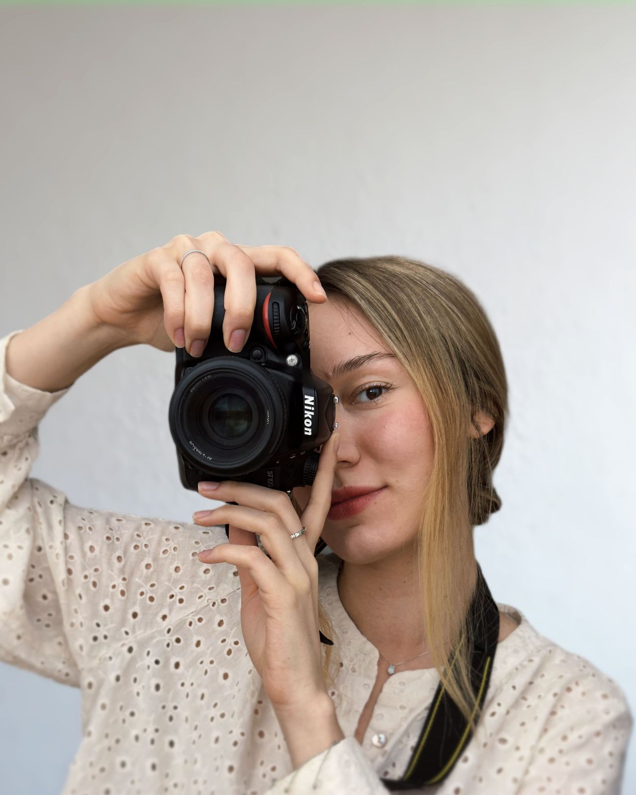 Alexandra, a Vienna-based portrait and fashion photographer, holding her camera.
